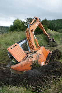 EX120-2 STUCK IN THE MUD