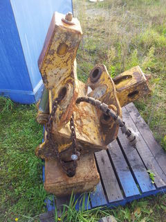 CAT 320 HYDRAULIC TILT HITCH